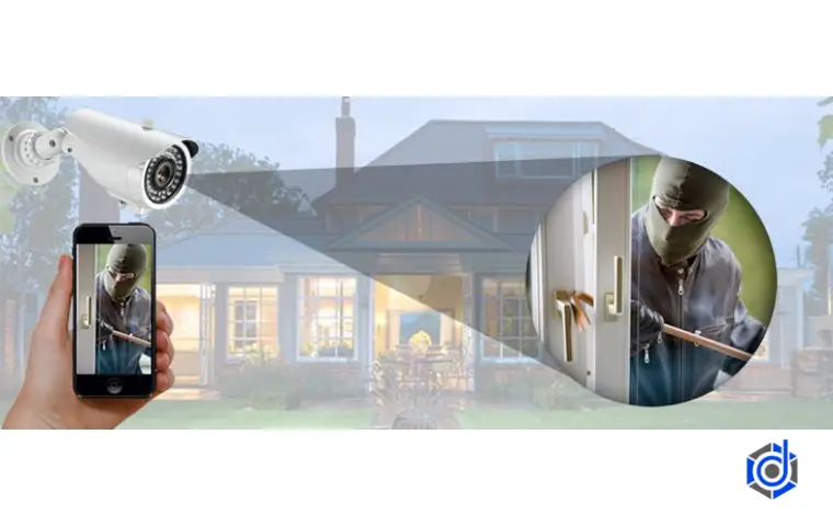 دوربین مداربسته در حال شناسایی سارق در خانه