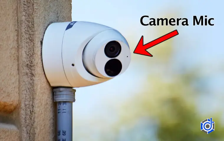 تصویری در حال نمایش میکروفن یک دوربین مداربسته با فلش قرمز