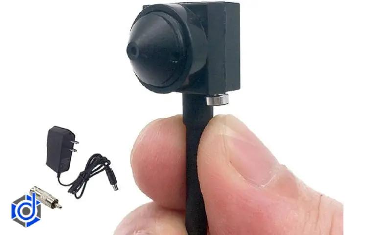 یک مورد از دوربین مداربسته کوچک در دست